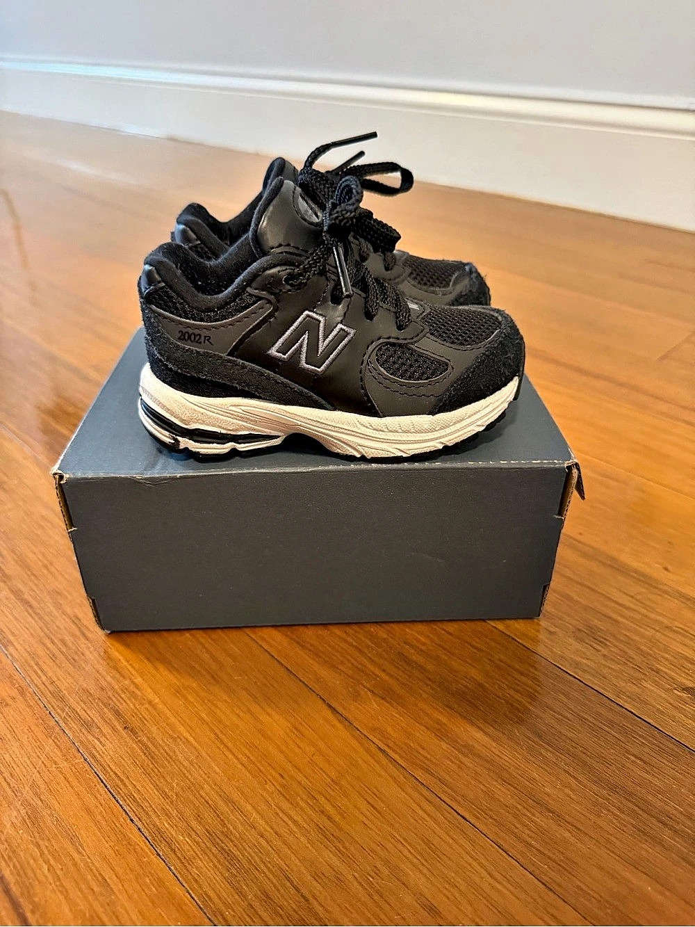 New Balance 2002R Black & White Sneakers Like New